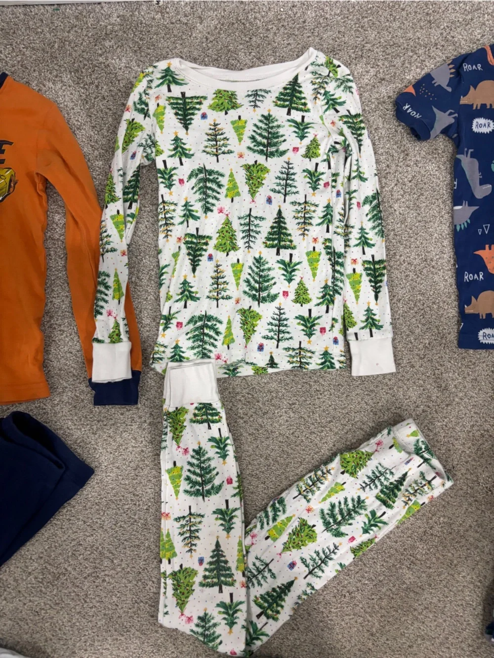 Lot of boy long sleeve pajama sets size 6/6T dinosaur  pajamas Old Navy pajamas